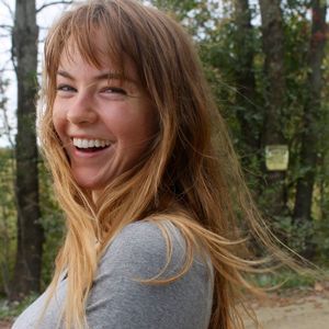 Meet your Posher, Caitlin